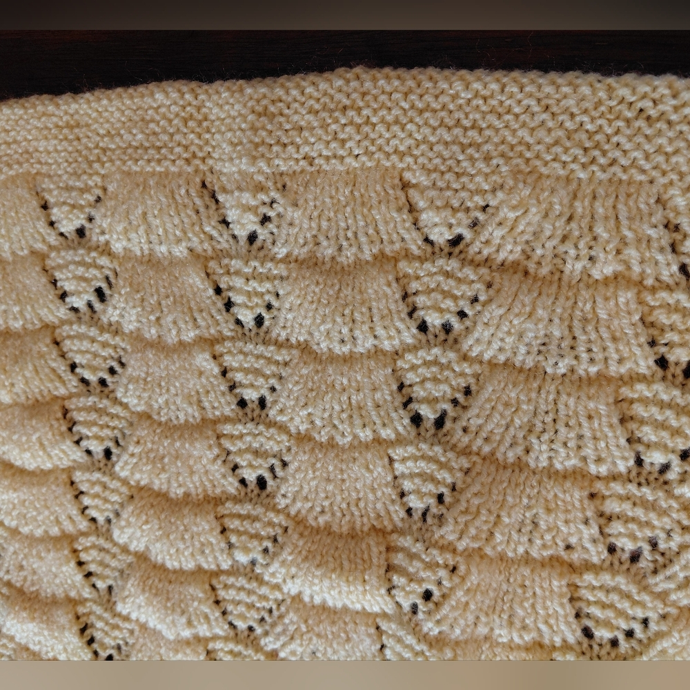 Handmade Yellow Knitted Baby Blanket - Picture 3 of 3